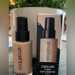 Smashbox studio skin foundation 0.5